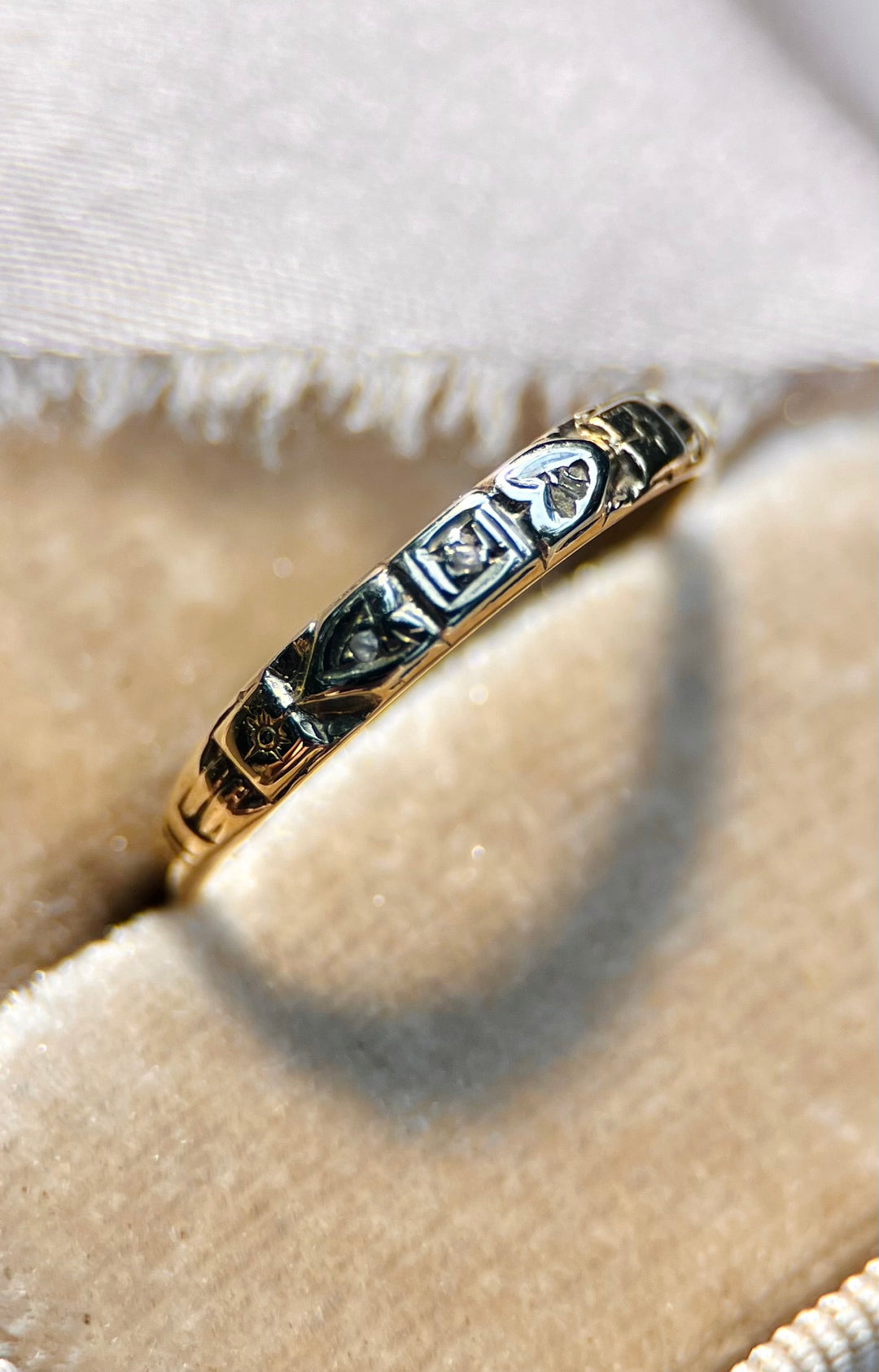 Vintage Detailed Band with Diamond Accents in 14k Yellow Gold