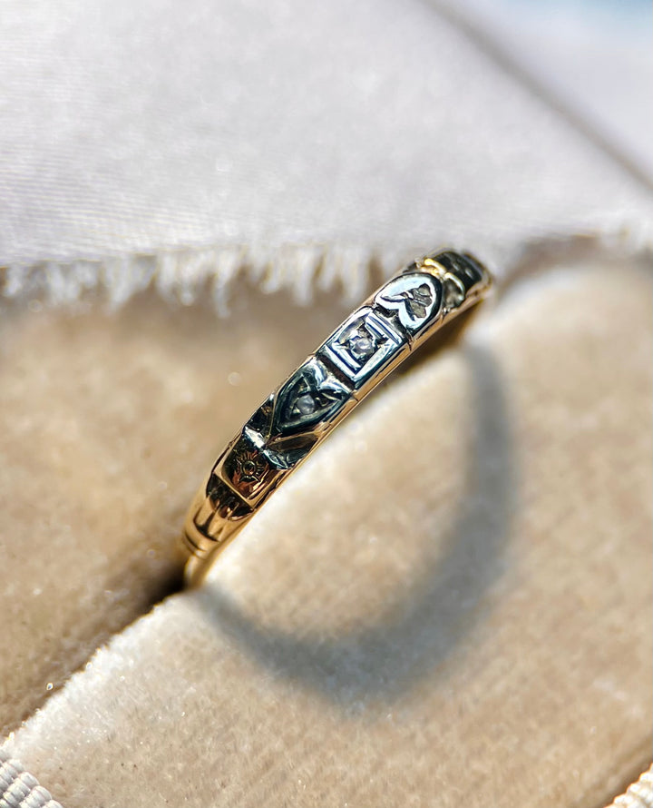 Vintage Detailed Band with Diamond Accents in 14k Yellow Gold