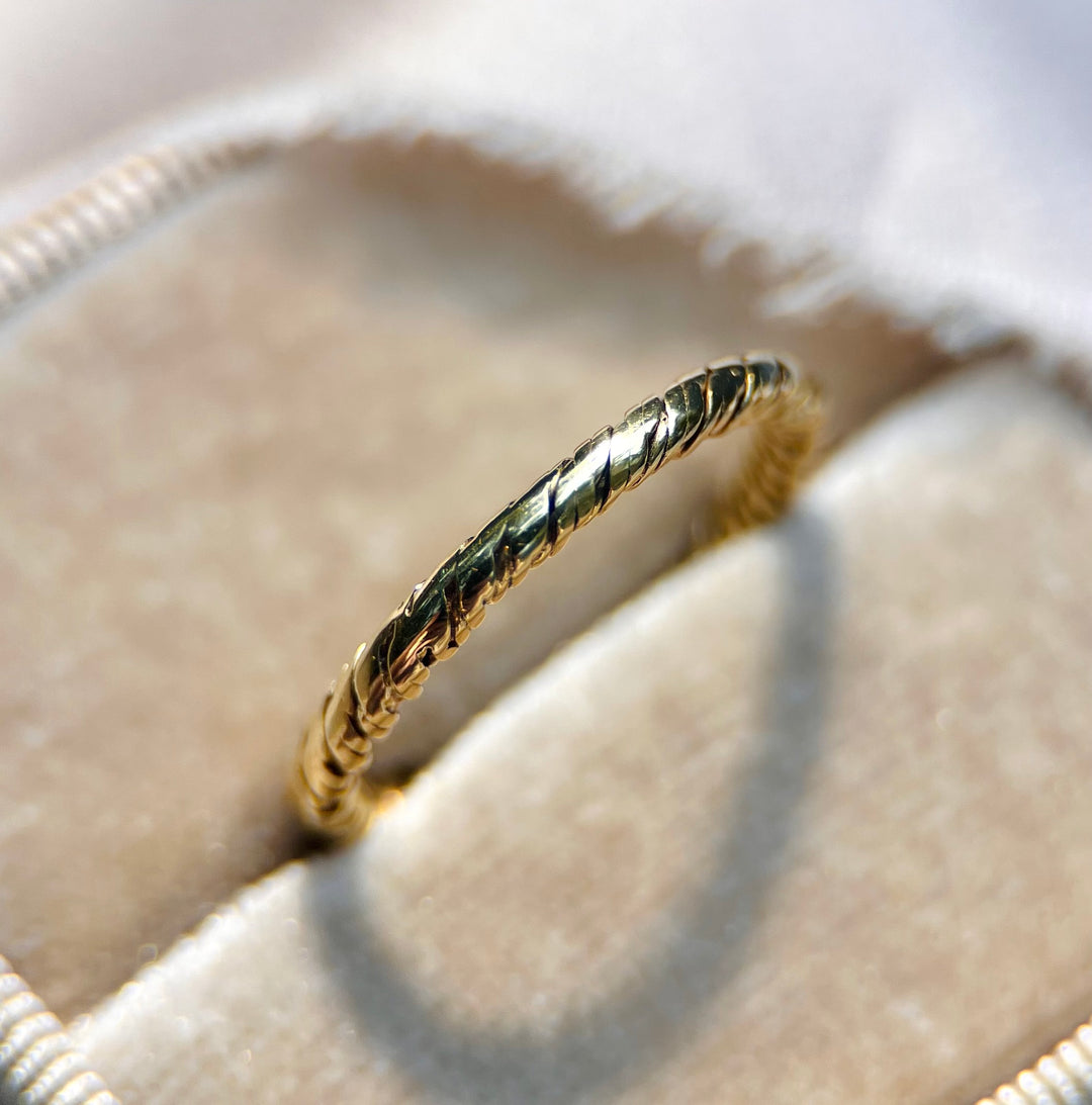 Twisted Yellow Gold Band in 18k Yellow Gold