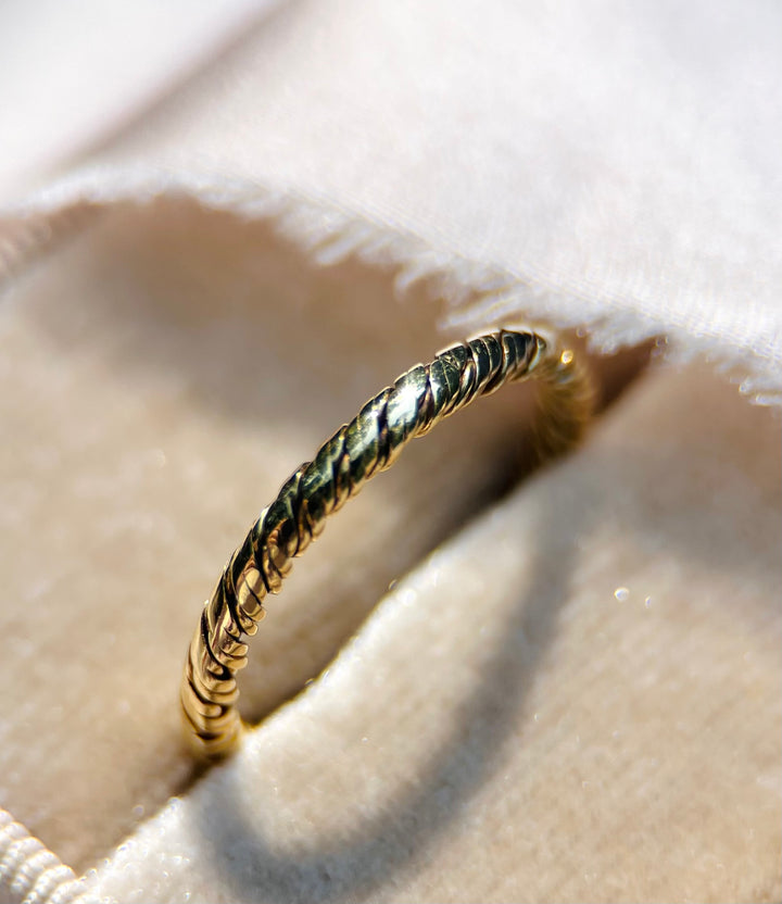 Twisted Yellow Gold Band in 18k Yellow Gold