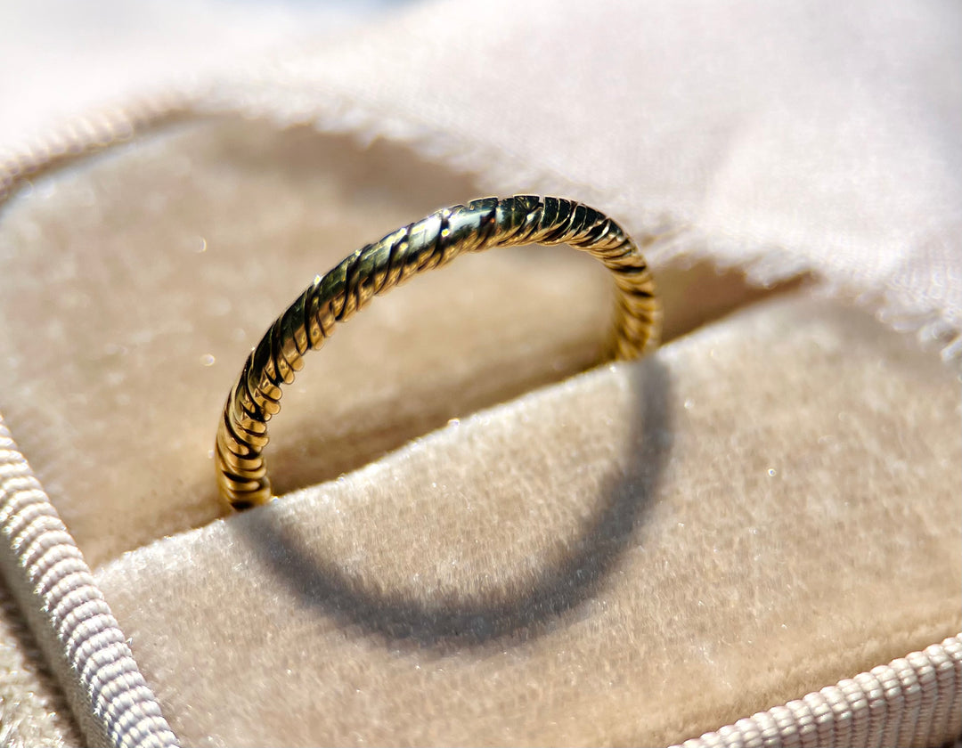 Twisted Yellow Gold Band in 18k Yellow Gold