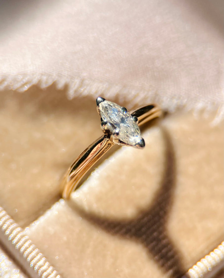 1/2ctw Marquise Diamond Engagment Ring in 14k Yellow Gold