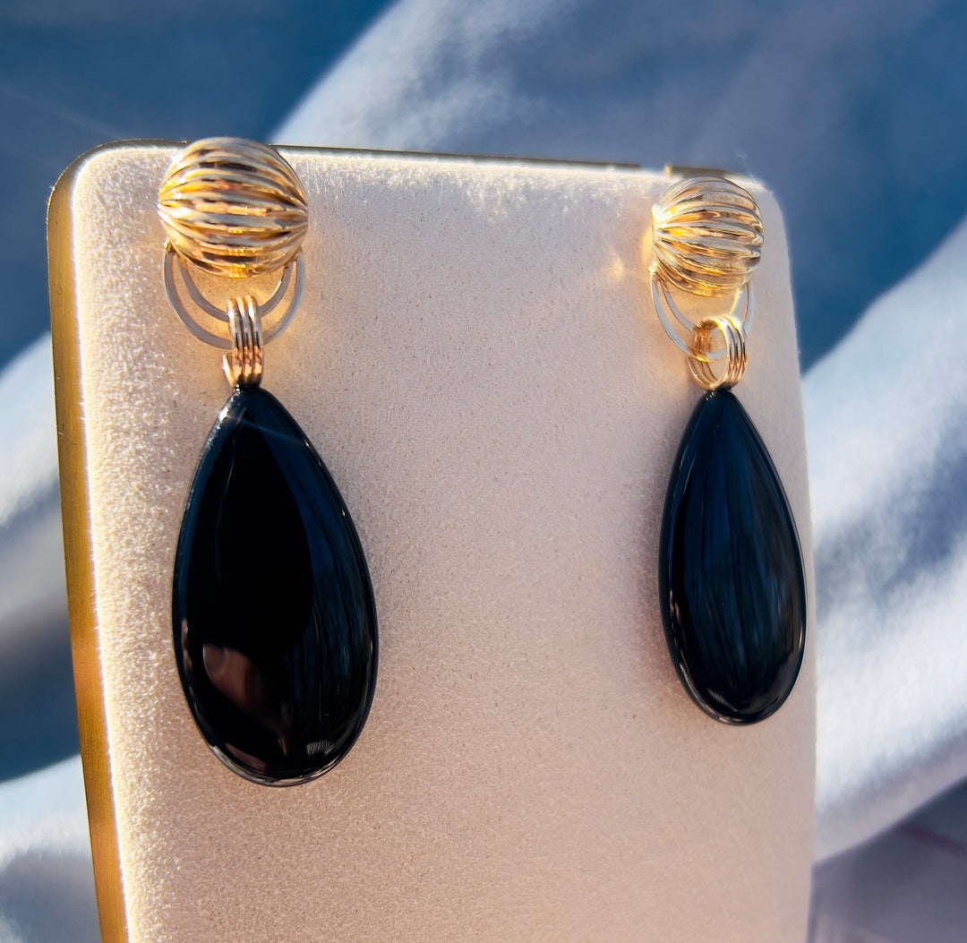 1980’s Vintage Onyx Dangle Earrings in 14k Yellow Gold