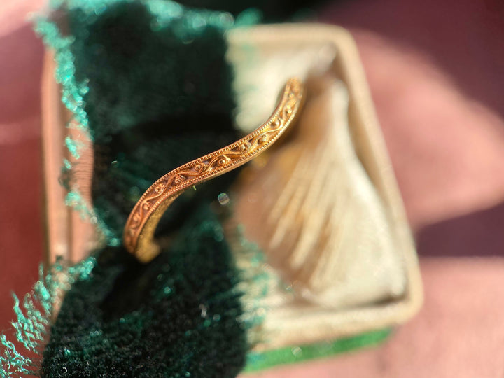 Jabel Detailed Scrollwork Chevron Band in 18k Yellow Gold